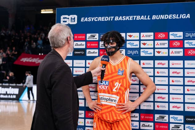 Alec Anigbata (Ratiopharm Ulm, 21) im Interiew bei Dyn, GER, Veolia Towers Hamburg vs Ratiopharm Ulm, Basketball, Bundesliga, Spieltag 16, Saison 2025 2026, 18.01.2026 GER, Veolia Towers Hamburg vs Ratiopharm Ulm, Basketball, Bundesliga, Spieltag 16, Saison 2025 2026, 18.01.2026 Hamburg Copyright: xEibner-Pressefoto MaxxVincenx EP_MVN