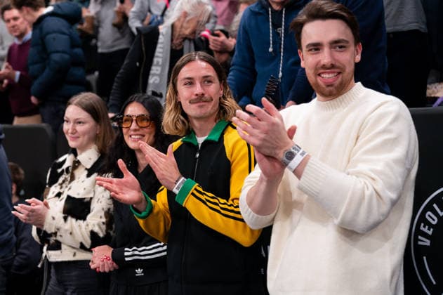 Jackson Irvine (FC. St. Pauli, 07) jubelt Jubel nach Spielende, GER, Veolia Towers Hamburg vs Ratiopharm Ulm, Basketball, Bundesliga, Spieltag 16, Saison 2025 2026, 18.01.2026 GER, Veolia Towers Hamburg vs Ratiopharm Ulm, Basketball, Bundesliga, Spieltag 16, Saison 2025 2026, 18.01.2026 Hamburg Copyright: xEibner-Pressefoto MaxxVincenx EP_MVN