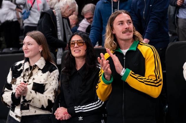 Jackson Irvine (FC. St. Pauli, 07) jubelt Jubel nach Spielende, GER, Veolia Towers Hamburg vs Ratiopharm Ulm, Basketball, Bundesliga, Spieltag 16, Saison 2025 2026, 18.01.2026 GER, Veolia Towers Hamburg vs Ratiopharm Ulm, Basketball, Bundesliga, Spieltag 16, Saison 2025 2026, 18.01.2026 Hamburg Copyright: xEibner-Pressefoto MaxxVincenx EP_MVN