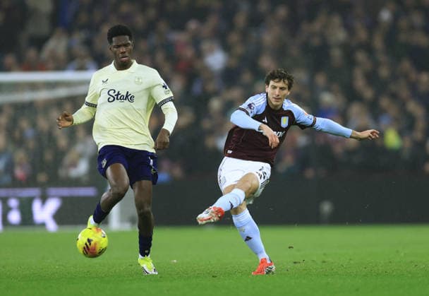 Birmingham, England, 18th January 2026. Pau Torres of Aston Villa (r) and Thierno Barry of Everton (l) during the Aston Villa vs Everton Premier League match at Villa Park, Birmingham. Picture credit should read: Jessica Hornby Sportimage EDITORIAL USE ONLY. No use with unauthorised audio, video, data, fixture lists, club league logos or live services. Online in-match use limited to 120 images, no video emulation. No use in betting, games or single club league player publications. SPI_024_JH_Villa_Everton SPI-4460-0024