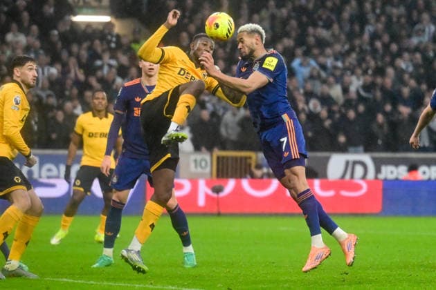 Wolverhampton Wanderers v Newcastle United, Premier League Newcastle United midfielder Joelinton (7) battles for possession with Wolverhampton Wanderers defender Yerson Mosquera (15) during the Premier League match between Wolverhampton Wanderers and Newcastle United at Molineux, Wolverhampton, UK on 18 January 2026. Wolverhampton Molineux West Midlands UK Editorial use only DataCo restrictions apply See www.football-dataco.com , Copyright: xDennisxGoodwinx PSI-23590-0057