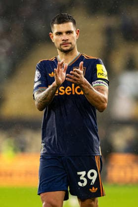 18th January 2026; Molineux Stadium, Wolverhampton, West Midlands, England; Premier League Football, Wolverhampton Wanderers versus Newcastle United; Bruno Guimaraes of Newcastle United applauds the travelling fans after the final whistle  GodfreyxPitt Content restricted for UK based newspaper