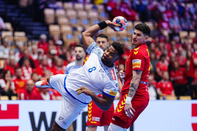 Wurf Tor Victor Iturizza (Portugal, 08) DEN, Nordmazedonien vs. Portugal, Handball, EHF Europameisterschaft 2026, Gruppe B, Spieltag 2, 18.01.2026 DEN, Nordmazedonien vs. Portugal, Handball, EHF Europameisterschaft 2026, Gruppe B, Spieltag 2, 18.01.2026 Herning Copyright: xEibner-Pressefoto MarcelxvonxFehrnx EP_MFN