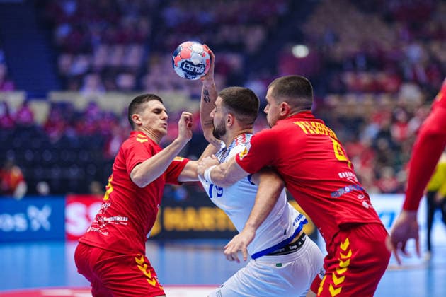 Ivan Djonov (Nordmazedonien, 38), Martim Costa (Portugal, 79), Martin Velkovski(Nordmazedonien, 04) DEN, Nordmazedonien vs. Portugal, Handball, EHF Europameisterschaft 2026, Gruppe B, Spieltag 2, 18.01.2026 DEN, Nordmazedonien vs. Portugal, Handball, EHF Europameisterschaft 2026, Gruppe B, Spieltag 2, 18.01.2026 Herning Copyright: xEibner-Pressefoto MarcelxvonxFehrnx EP_MFN
