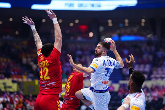 Wurf Tor Martim Costa (Portugal, 79) DEN, Nordmazedonien vs. Portugal, Handball, EHF Europameisterschaft 2026, Gruppe B, Spieltag 2, 18.01.2026 DEN, Nordmazedonien vs. Portugal, Handball, EHF Europameisterschaft 2026, Gruppe B, Spieltag 2, 18.01.2026 Herning Copyright: xEibner-Pressefoto MarcelxvonxFehrnx EP_MFN