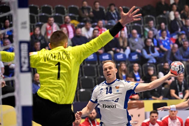 KRISTIANSTAD, SWEDEN 20260118 Iceland s Omar Ingi Magnusson in action against Poland s goalkeeper Milosz Walach during the 2026 EHF European Men s Handball Championship (the EHF Euro 2026) match between Poland and Iceland at Kristianstad Arena, in Kristianstad, Sweden, on January 18, 2026. KRISTIANSTAD SWEDEN x50090x