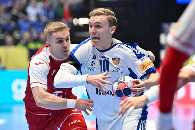 KRISTIANSTAD, SVERIGE 20260118 Poland s Piotr Jedraszczyk and Iceland s Gisli Kristjansson in action during the 2026 EHF European Men s Handball Championship (the EHF Euro 2026) match between Poland and Iceland at Kristianstad Arena, in Kristianstad, Sweden, on January 18, 2026. KRISTIANSTAD SVERIGE x50090x