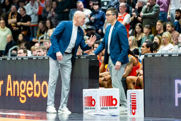 18.01.2026, xomx, Basketball easyCredit BBL Bundesliga, NINERS Chemnitz - FC Bayern München v.l. Rodrigo Pastore (Niners Chemnitz Trainer) Chemnitz