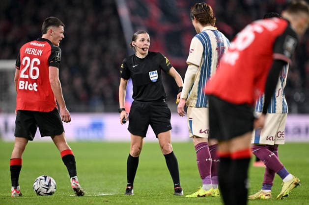 Stade Rennais FC v Le Havre Athletic Club - Ligue 1 McDonald s 2025 2026 26 Quentin MERLIN (srfc) - Stephanie FRAPPART (ARBITRE) during the Ligue 1 McDonald s match between Rennes and Le Havre at Roazhon Park on January 18, 2026 in Rennes, France. Rennes France  Copyright: xFEPx 776348255