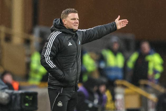 Premier League Wolverhampton Wanderers v Newcastle United Eddie Howe manager of Newcastle United gives his team instructions during the Premier League match Wolverhampton Wanderers vs Newcastle United at Molineux, Wolverhampton, United Kingdom, 18th January 2026 (Photo by Alfie Cosgrove News Images) Wolverhampton Molineux West Midlands United Kingdom Copyright: xAlfiexCosgrove NewsxImagesx