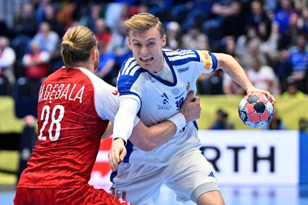 KRISTIANSTAD, SWEDEN 20260118 Iceland s Gisli Kristjansson in action against Poland s Maciej Gebala during the 2026 EHF European Men s Handball Championship (the EHF Euro 2026) match between Poland and Iceland at Kristianstad Arena, in Kristianstad, Sweden, on January 18, 2026. KRISTIANSTAD SWEDEN x50090x