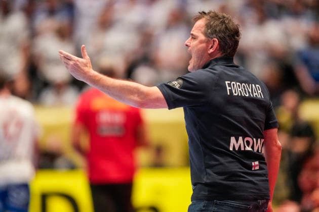 European Handball Championship, Montenegro Faroe Islands Baerum 20260118 Faroe Islands coach Peter Bredsdorff Larsen during the European Championship handball match between the Faroe Islands and Montenegro in Unity Arena Photo Cornelius Poppe NTB Baerum Norway EDITORIAL USE ONLY RESTRICTED USE FOR BETTING COMPANIES  Copyright: xCorneliusxPoppex xNTBx