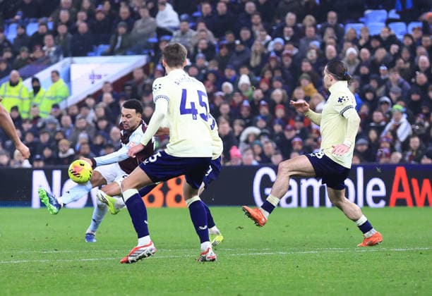 Birmingham, England, 18th January 2026. Morgan Rogers of Aston Villa shoots which is saved by Jordan Pickford of Everton during the Aston Villa vs Everton Premier League match at Villa Park, Birmingham. Picture credit should read: Jessica Hornby Sportimage EDITORIAL USE ONLY. No use with unauthorised audio, video, data, fixture lists, club league logos or live services. Online in-match use limited to 120 images, no video emulation. No use in betting, games or single club league player publications. SPI_056_JH_Villa_Everton SPI-4460-0056