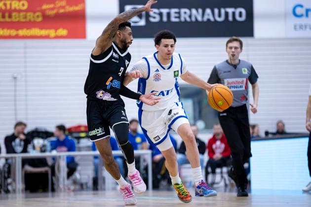 BARMER 2. Basketball Bundesliga ProB Süd: CATL Basketball Löwen vs. SV Fellbach Flashers; Erfurt; 18.01.2026 Tyseem Lamel Lyles ( 7; SV Fellbach Flashers) gegen Michael Tyrone Mitchell Jr. ( 1; CATL Basketball Löwen) BARMER 2. Basketball Bundesliga ProB Süd: CATL Basketball Löwen vs. SV Fellbach Flashers; Riethsporthalle Erfurt; 18.01.2026 Copyright: xBEAUTIFULxSPORTS Duehringx