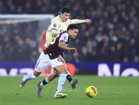 Birmingham, England, 18th January 2026. Merlin Röhl of Everton tackles George Hemmings of Aston Villa during the Aston Villa vs Everton Premier League match at Villa Park, Birmingham. Picture credit should read: Jessica Hornby Sportimage EDITORIAL USE ONLY. No use with unauthorised audio, video, data, fixture lists, club league logos or live services. Online in-match use limited to 120 images, no video emulation. No use in betting, games or single club league player publications. SPI_058_JH_Villa_Everton SPI-4460-0059