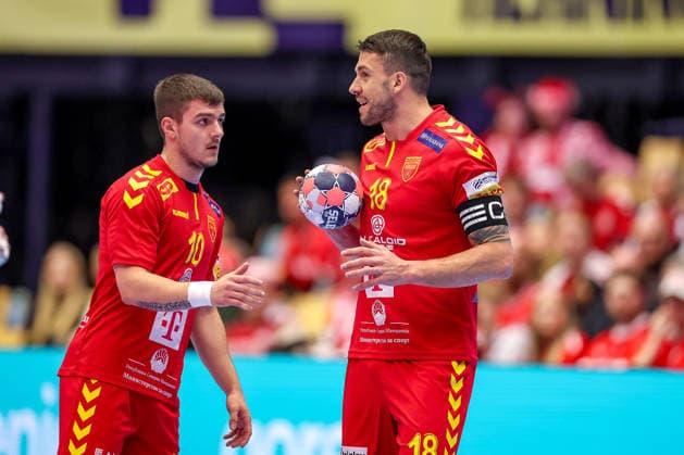 18.01.2026, Handball, Men s EHF EURO 2026, Portugal - Nordmazedonien, Jyske Bank Boxen in Herning, Dänemark, Preliminary Round: Marko Mitev (North Macedonia 10) neben Filip Kuzmanovski (North Macedonia 18) Dänemark
