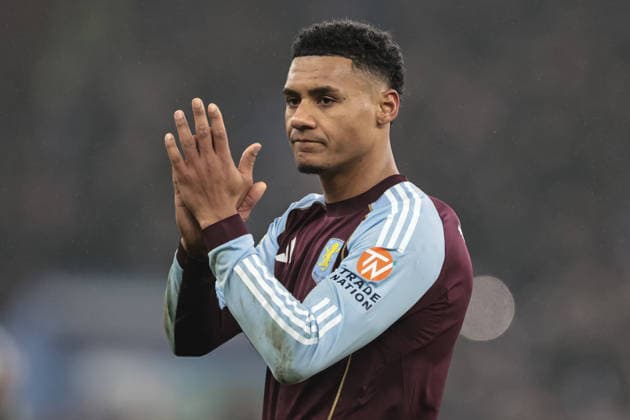Premier League Aston Villa v Everton Ollie Watkins of Aston Villa applauds the fans after the final whistle during the Premier League match Aston Villa vs Everton at Villa Park, Birmingham, United Kingdom, 18th January 2026 (Photo by Mark Cosgrove News Images) Birmingham Villa Park West Midlands United Kingdom Copyright: xMarkxCosgrove NewsxImagesx