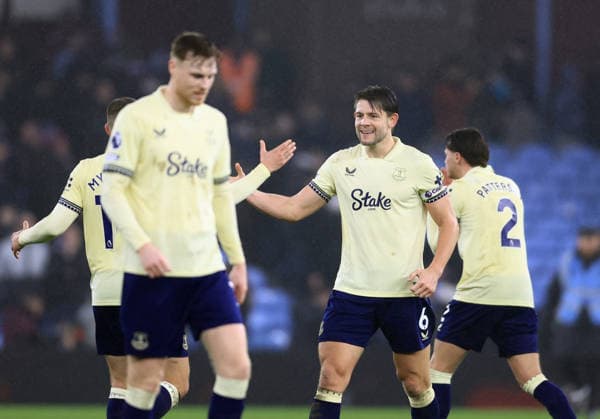 Birmingham, England, 18th January 2026. James Tarkowski of Everton celebrates the win during the Aston Villa vs Everton Premier League match at Villa Park, Birmingham. Picture credit should read: Jessica Hornby Sportimage EDITORIAL USE ONLY. No use with unauthorised audio, video, data, fixture lists, club league logos or live services. Online in-match use limited to 120 images, no video emulation. No use in betting, games or single club league player publications. SPI_080_JH_Villa_Everton SPI-4460-0080