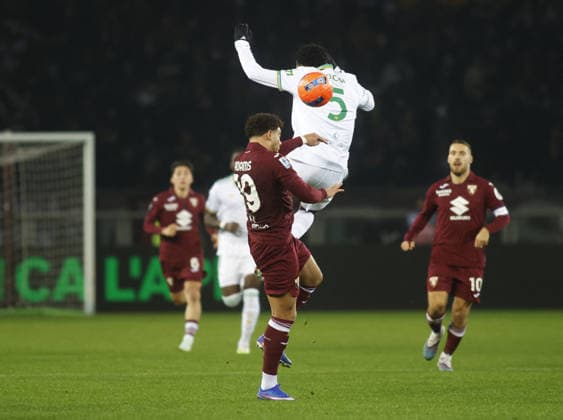 CALCIO - Serie A - Torino FC vs AS Roma Che Adams of Torino FC and Evan Ndicka of AS Roma during the Italian Serie A, 2025 26 season, football match between Torino FC and AS Roma on 18 January 2026, at Stadio Olimpico Grande Torino, Italy. Photo Nderim KACELI Turin Italy  Copyright: xIPAxSport ABACAx