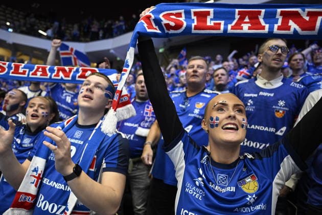 KRISTIANSTAD, SWEDEN 20260118 Iceland fans celebrate after the 2026 EHF European Men s Handball Championship (the EHF Euro 2026) match between Poland and Iceland at Kristianstad Arena, in Kristianstad, Sweden, on January 18, 2026. KRISTIANSTAD SWEDEN x50090x *** KRISTIANSTAD, SWEDEN 20260118 Iceland fans celebrate after the 2026 EHF European Men s Handball Championship the EHF Euro 2026 match between Poland and Iceland at Kristianstad Arena, in Kristianstad, Sweden, on January 18, 2026 KRISTIANSTAD SWEDEN x50090x  Copyright: xJohanxNilsson TTx EHF EURO 2026 POLAND-ICELAND