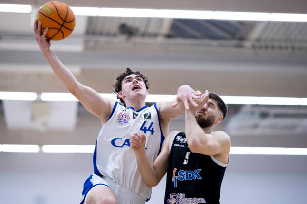 BARMER 2. Basketball Bundesliga ProB Süd: CATL Basketball Löwen vs. SV Fellbach Flashers; Erfurt; 18.01.2026 Samuel Elias Nellessen ( 44; CATL Basketball Löwen) gegen Nik Philip Schlipf ( 9; SV Fellbach Flashers) BARMER 2. Basketball Bundesliga ProB Süd: CATL Basketball Löwen vs. SV Fellbach Flashers; Riethsporthalle Erfurt; 18.01.2026 Copyright: xBEAUTIFULxSPORTS Duehringx