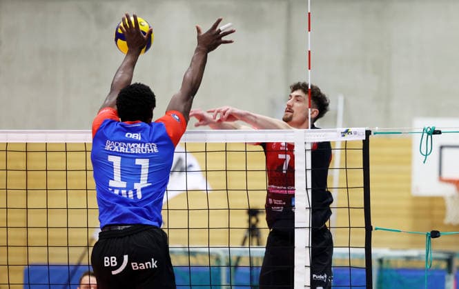 18.01.2026, Deutschland, Ludwigsburg, Volleyball Barock Volleys Ludwigsburg vs. Baden Volleys SSC Karlsruhe, Tim Köpfli (LB, rechts)