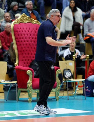 18.01.2026, Deutschland, Ludwigsburg, Volleyball Barock Volleys Ludwigsburg vs. Baden Volleys SSC Karlsruhe, Trainer Guido Görtzen (Karlsruhe)