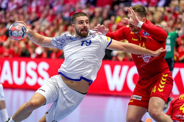 18.01.2026, Handball, Men s EHF EURO 2026, Portugal - Nordmazedonien, Jyske Bank Boxen in Herning, Dänemark, Preliminary Round: Martim Mota Costa (Portugal 79) im Zweikampf gegen Mihail Alarov (North Macedonia 44) Dänemark *** 18 01 2026, Handball, Men s EHF EURO 2026, Portugal North Macedonia, Jyske Bank Boxing in Herning, Denmark, Preliminary Round Martim Mota Costa Portugal 79 in duel against Mihail Alarov North Macedonia 44 Denmark