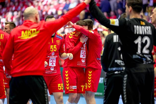 18.01.2026, Handball, Men s EHF EURO 2026, Portugal - Nordmazedonien, Jyske Bank Boxen in Herning, Dänemark, Preliminary Round: Martin Serafimov (North Macedonia 77) reagiert nach dem 29:29 Unentschieden Dänemark