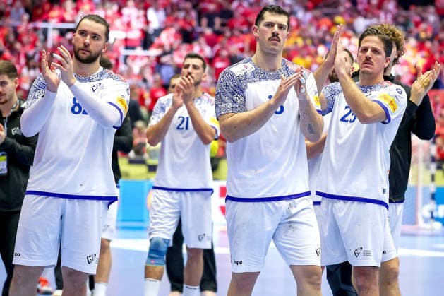 18.01.2026, Handball, Men s EHF EURO 2026, Portugal - Nordmazedonien, Jyske Bank Boxen in Herning, Dänemark, Preliminary Round: Abschlussjubel Portugal nach dem 29:29 gegen Nordmazedonien - Luis Diogo Sousa Frade (Portugal 82) Leonel Gomes Silva Fernandes (Portugal 21) Rocha Nogueira (Portugal 13) Antonio Antunes Baeta Rodrigues Areia (Portugal 25) Dänemark