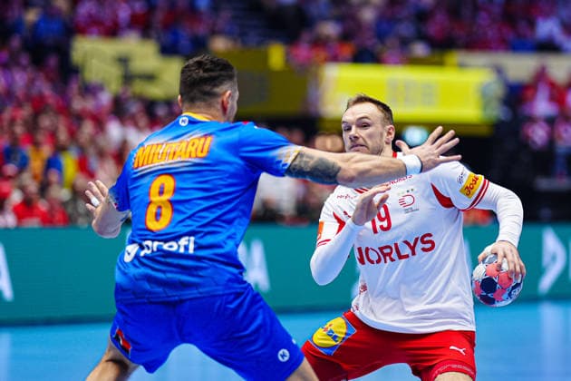 Robert Militaru (Rumaenien, 08), Mathias Gidsel (Daenemark, 19) DEN, Rumaeinen vs. Daenemark, Handball, EHF Europameisterschaft 2026, Gruppe B, Spieltag 2, 18.01.2026 DEN, Rumaeinen vs. Daenemark, Handball, EHF Europameisterschaft 2026, Gruppe B, Spieltag 2, 18.01.2026 Herning Copyright: xEibner-Pressefoto MarcelxvonxFehrnx EP_MFN