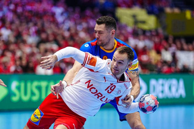 Mathias Gidsel (Daenemark, 19), Robert Militaru (Rumaenien, 08) DEN, Rumaeinen vs. Daenemark, Handball, EHF Europameisterschaft 2026, Gruppe B, Spieltag 2, 18.01.2026 DEN, Rumaeinen vs. Daenemark, Handball, EHF Europameisterschaft 2026, Gruppe B, Spieltag 2, 18.01.2026 Herning Copyright: xEibner-Pressefoto MarcelxvonxFehrnx EP_MFN