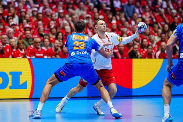 Calin Dedu (Rumaenien, 23), Mathias Gidsel (Daenemark, 19) DEN, Rumaeinen vs. Daenemark, Handball, EHF Europameisterschaft 2026, Gruppe B, Spieltag 2, 18.01.2026 DEN, Rumaeinen vs. Daenemark, Handball, EHF Europameisterschaft 2026, Gruppe B, Spieltag 2, 18.01.2026 Herning Copyright: xEibner-Pressefoto MarcelxvonxFehrnx EP_MFN