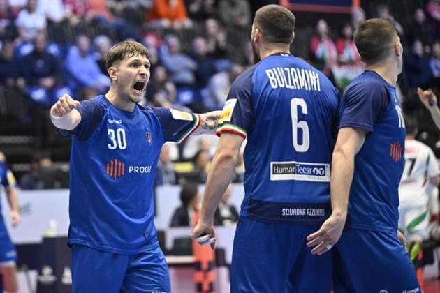 KRISTIANSTAD, SWEDEN 20260118 Italy s Tommaso Romei and Davide Bulzamini during the 2026 EHF European Men s Handball Championship (the EHF Euro 2026) match between Italy and Hungary at Kristianstad Arena, in Kristianstad, Sweden, on January 18, 2026. KRISTIANSTAD SWEDEN x50090x