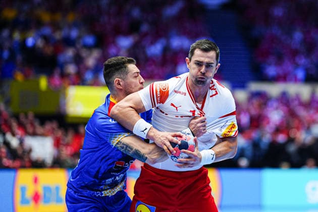 Robert Militaru (Rumaenien, 08), Rasmus Lauge (Daenemark, 11) DEN, Rumaeinen vs. Daenemark, Handball, EHF Europameisterschaft 2026, Gruppe B, Spieltag 2, 18.01.2026 DEN, Rumaeinen vs. Daenemark, Handball, EHF Europameisterschaft 2026, Gruppe B, Spieltag 2, 18.01.2026 Herning Copyright: xEibner-Pressefoto MarcelxvonxFehrnx EP_MFN
