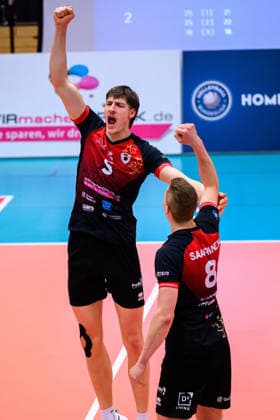 Ludwigsburg: 1. BLM - 25 26 - MTV Ludwigsburg - SSC Karlsruhe Jan Huber (Ludwigsburg), Tomi Saarinen (Ludwigsburg) Jubel Freude Emotion Ludwigsburg Innenstadtsporthalle Baden-Württemberg Deutschland