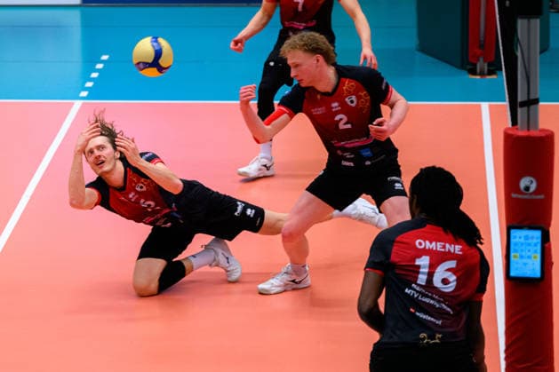 Ludwigsburg: 1. BLM - 25 26 - MTV Ludwigsburg - SSC Karlsruhe Ben-Simon Bonin (Ludwigsburg),Philipp Herrmann (Ludwigsburg) Ludwigsburg Innenstadtsporthalle Baden-Württemberg Deutschland