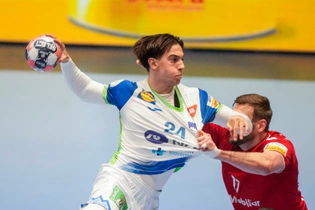 European Handball Championship, Switzerland Slovenia Baerum 20260118 Slovenia s AndraÅ¾ Makuc and Switzerland s Samuel Röthlisberger during the European Championship handball match between Switzerland and Slovenia in Unity arena Photo Cornelius Poppe NTB Baerum Norway EDITORIAL USE ONLY RESTRICTED USE FOR BETTING COMPANIES  Copyright: xCorneliusxPoppex xNTBx
