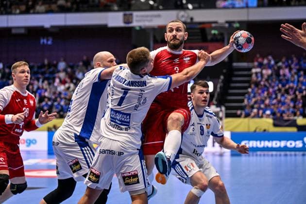 ALTRO - Pallamano - Men s EHF Euro 2026 - Poland vs Iceland Viggo Kristjansson of Iceland, Michal Daszek of Poland during Men s EHF Euro 2026 - Poland vs Iceland, Handball match in Kristianstad, Sweden, January 18 2026 Kristianstad Sweden  Copyright: xIPAxSport ABACAx