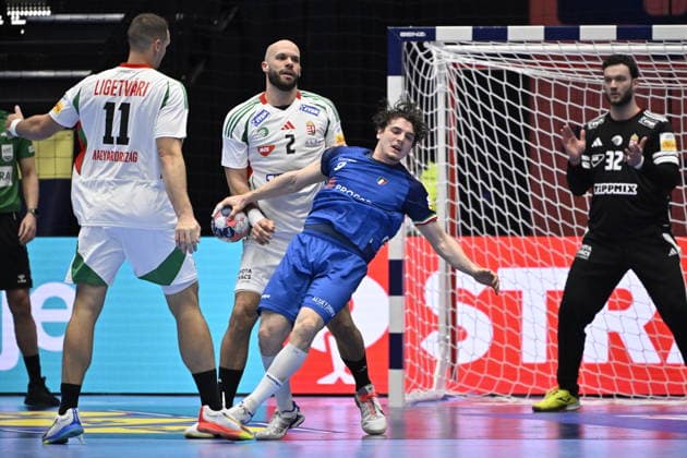 KRISTIANSTAD, SWEDEN 20260118 Italy s Gabriele Sontacchi and Hungary s Adrian Sipos in a situation during the 2026 EHF European Men s Handball Championship (the EHF Euro 2026) match between Italy and Hungary at Kristianstad Arena, in Kristianstad, Sweden, on January 18, 2026. KRISTIANSTAD SWEDEN x50090x