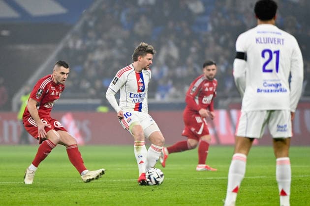Olympique Lyonnais v Stade Brestois 29 - Ligue 1 McDonald s 2025 2026 10 Pavel SULC (ol) - 05 Brendan CHARDONNET (sb29) during the Ligue 1 McDonald s match between Lyon and Brest at Groupama Stadium on January 18, 2026 in Lyon, France. Lyon France  Copyright: xFEPx 776348250