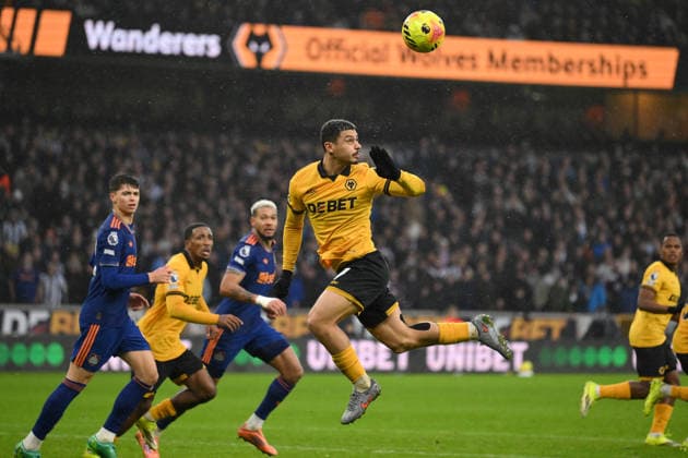 Wolverhampton Wanderers v Newcastle United - Premier League Andre of Wolverhampton Wanderers heads the ball during the Premier League match between Wolverhampton Wanderers and Newcastle United at Molineux in Wolverhampton, England, on January 18, 2026. Wolverhampton West Midlands United Kingdom  Copyright: xMIxNewsx originalFilename:fletcher-wolverha260118_npZTn.jpg