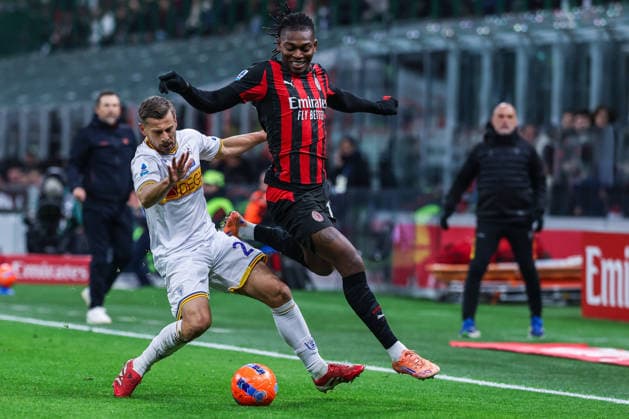 AC Milan vs US Lecce - Serie A 2025 26 - 18 01 2026 Rafael Leao of AC Milan competes for the ball with Ylber Ramadani of US Lecce during Serie A 2025 26 football match between AC Milan and US Lecce at San Siro Stadium in Milan Copyright: xBEAUTIFULxSPORTS Carabellix