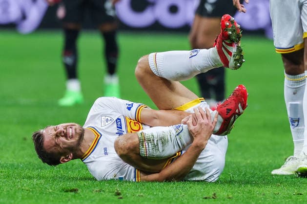 AC Milan vs US Lecce - Serie A 2025 26 - 18 01 2026 Ylber Ramadani of US Lecce injured during Serie A 2025 26 football match between AC Milan and US Lecce at San Siro Stadium in Milan Copyright: xBEAUTIFULxSPORTS Carabellix