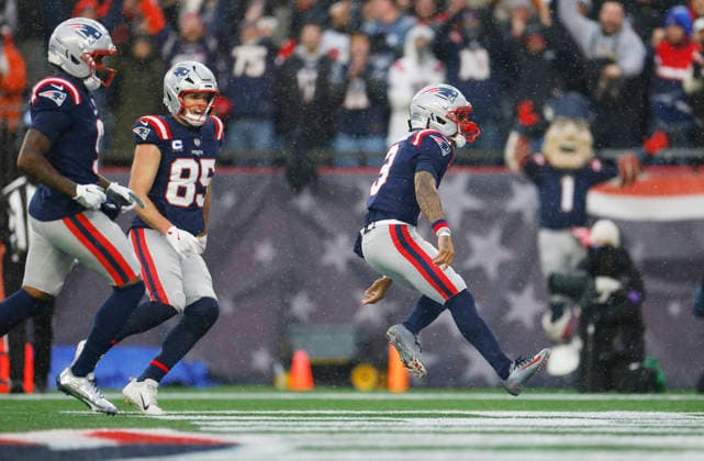 New England wide receiver Demario Douglas (3) scores a 28-yard touchdown against the Houston Texans in the first quarter of an NFL, American Football Herren, USA Divisional round playoff game at Gillette Stadium in Foxborough, Massachusetts, on Sunday, January 18, 2026.  FOX20260118811 CJxGUNTHER