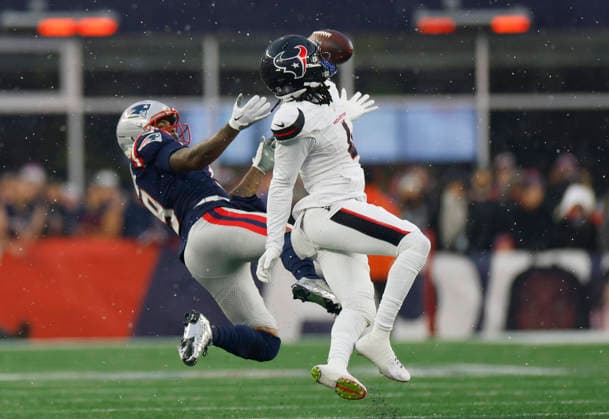 Houston cornerback Kamari Lassiter (4) breaks up a pass intended for New England wide receiver Kayshon Boutte (9) in the second quarter of an NFL, American Football Herren, USA Divisional round playoff game at Gillette Stadium in Foxborough, Massachusetts, on Sunday, January 18, 2026.  FOX20260118825 CJxGUNTHER