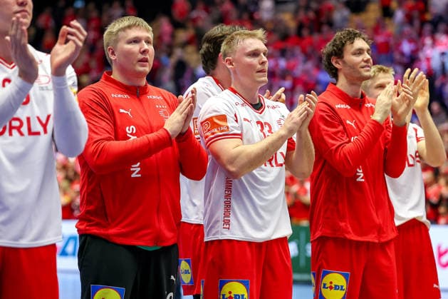 18.01.2026, Handball, Men s EHF EURO 2026, Dänemark - Rumänien, Jyske Bank Boxen in Herning, Dänemark, Preliminary Round: Abschlussjubel nach dem Sieg der Dänen gegen Rumänien. Emil Nielsen (Denmark 12) Emil Siersbaek Bergholt (Denmark 33) Dänemark