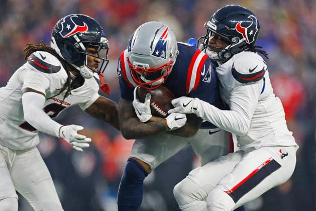 Houston safety Calen Bullock (2) and cornerback Kamari Lassiter (4) bring down New England wide receiver Kayshon Boutte (9) in the second quarter of an NFL, American Football Herren, USA Divisional round playoff game at Gillette Stadium in Foxborough, Massachusetts, on Sunday, January 18, 2026.  FOX20260118838 CJxGUNTHER