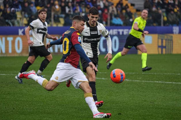 CALCIO - Serie A - Parma Calcio vs Genoa CFC Genoa s Stefano Sabelli in action against Parma s Enrico Delprato during Parma Calcio vs Genoa CFC, Italian soccer Serie A match in Parma, Italy, January 18 2026 Parma Italy  Copyright: xIPAxSport ABACAx