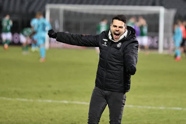 18.01.2026, Fußball, Herren, Dritte Liga, Saison 2025-2026, 20. Spieltag 3. Liga: FC Schweinfurt 05 - Viktoria Köln Jubel bei Trainer Victor Kleinhenz (FC Schweinfurt 05), Einzelbild Schweinfurt Riedel Bau Arena im Sachs-Stadio Bayern Unterfranken Deutschland
